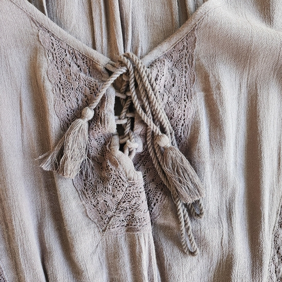 Beautiful American Eagle Outfitters Medium Lacey Purple Dress Size Medium Lined - Picture 4 of 9